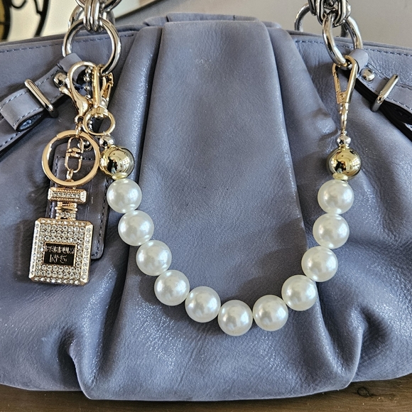 Coach bag blue periwinkle zip top braded handles with bag charms pearls - Picture 4 of 16